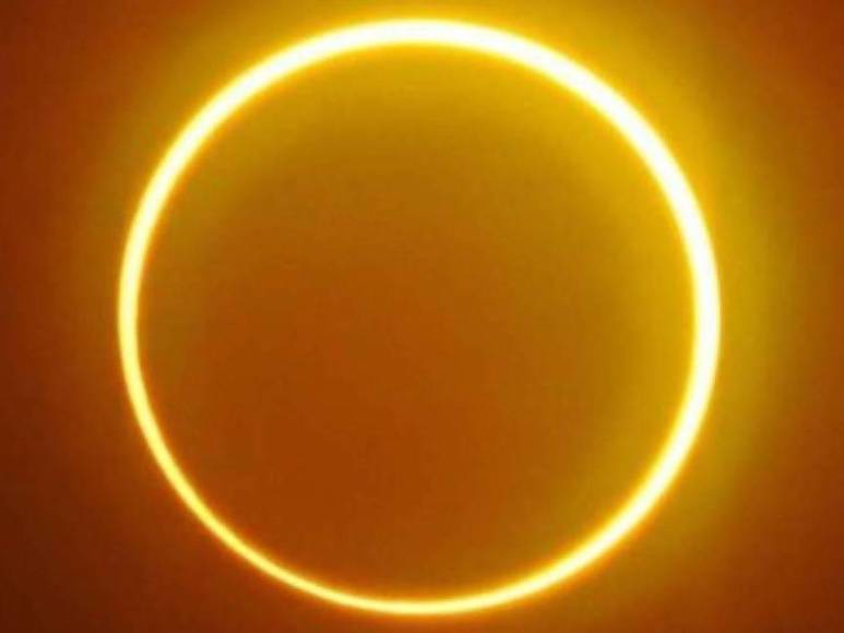 Roberto Carías, director nacional de investigación científica y astronomía, de Western International School, manifestó en entrevista a LA PRENSA que este año el eclipse solar al igual que el eclipse solar anular observado en octubre del año pasado se observará en horas del medio día.