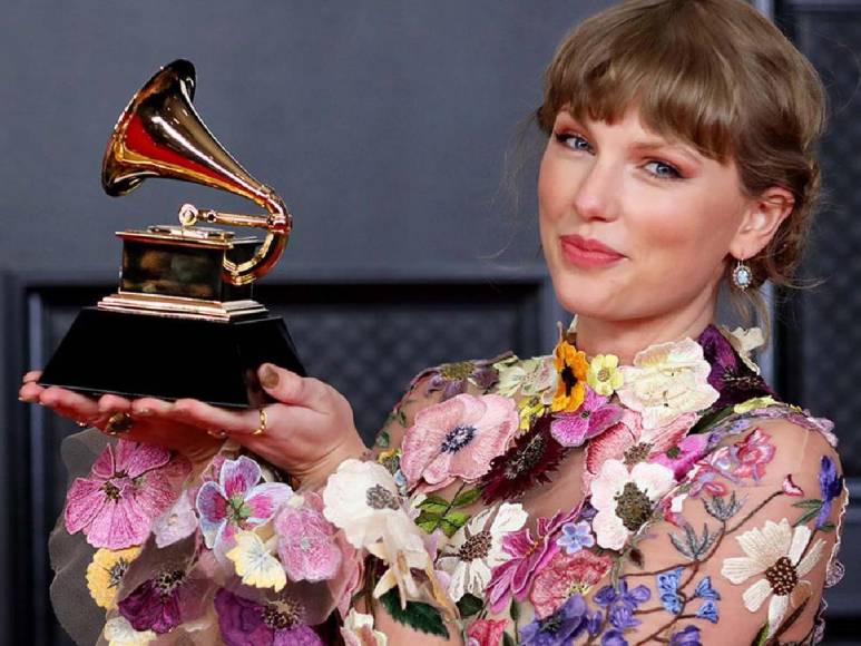 Fue la artista más joven en conseguir un Premio Grammy a ‘Mejor Álbum del Año’; fue en 2010, cuando ella tenía 20 años y promocionaba su disco ‘Fearless’.