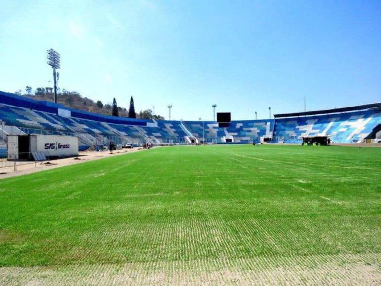 El estadio Nacional Chelato Uclés tendrá un partido amistoso en la inauguración de su césped y aún no se define que equipo o selección vendrá.