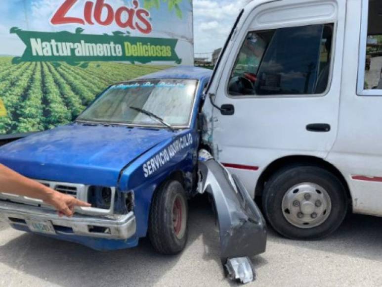 Supuestamente el conductor del rapidito Impala perdió el control del bus luego que se le fuera la dirección cuando iba de San Pedro Sula hacia Puerto Cortés.