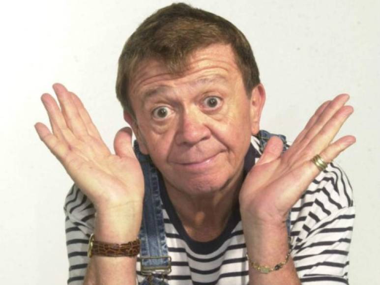 En 2010 se le otorgaron los 2 Récords Guiness el primero por la mayor trayectoria como conductor de un programa infantil (44 años), y el segundo por el mayor tiempo representando a un personaje, Chabelo (57 años).