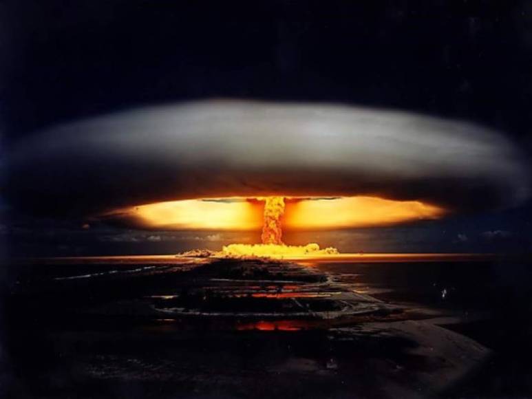 B41<br/><br/>Esta monstruosidad cuenta con un poder de 25 MT, siendo el arma nuclear más poderosa jamás fabricada por los Estados Unidos. <br/><br/>Se han fabricado más de 500 de ellas entre 1960 y 1962. Dos versiones fueron hechas: la “limpia” y la “sucia”, que contaba con uranio revestido.