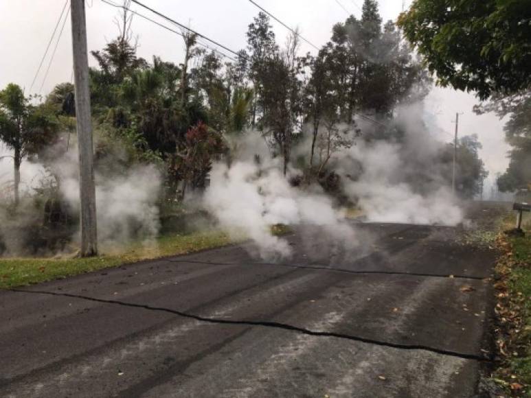Desde su entrada en erupción a principios de este mes, se han abierto hasta 20 grietas en la zona cercana al volcán, indicó el periódico local Honolulu Star-Adviser.