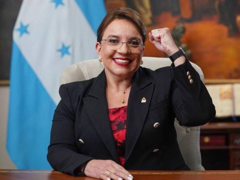 La primera mujer presidente de Honduras, Xiomara Castro de Zeleya esta de manteles largos y sus correligionarios, amigos y familiares le desean un feliz cumpleaños. 
