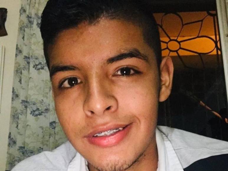 Fernando era un apasionado seguidor del Club Olimpia, de Tegucigalpa. En redes sociales manifestaba su gran amor por el club más ganador de Honduras. 