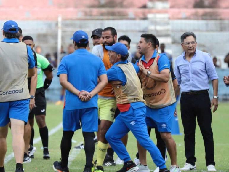 Comisión de Disciplina responde tras careo de Pedro Troglio y el árbitro