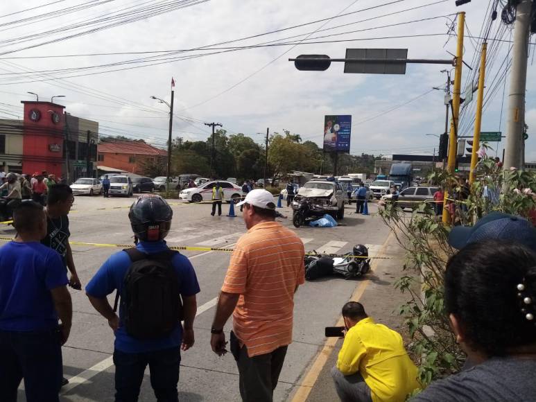 Los heridos fueron llevados de emergencia en ambulancias de la Cruz Roja.