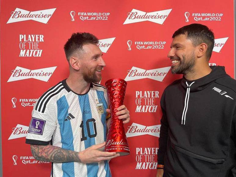 “Me da igual. A mí nadie me tiene que pedir perdón”, sentenció Agüero, que tampoco calmó sus ánimos al ver al español con la camiseta de Argentina. 