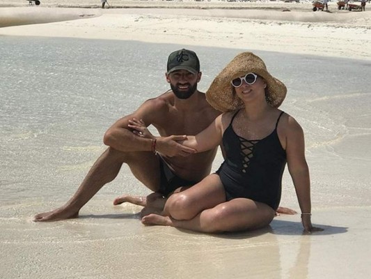 Hace unos meses la puertorriqueña subió una fotografía con su esposo Toni Costa en traje de baño y el público incendió las redes sociales por sus críticas crueles en cuanto al cuerpo de la actriz.