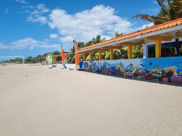 En los últimos meses la “Novia de Honduras” ha aumentado su flujo de turistas, es por eso que los negocios se han esmerado por acondicionar sus fachadas con llanativos murales. 