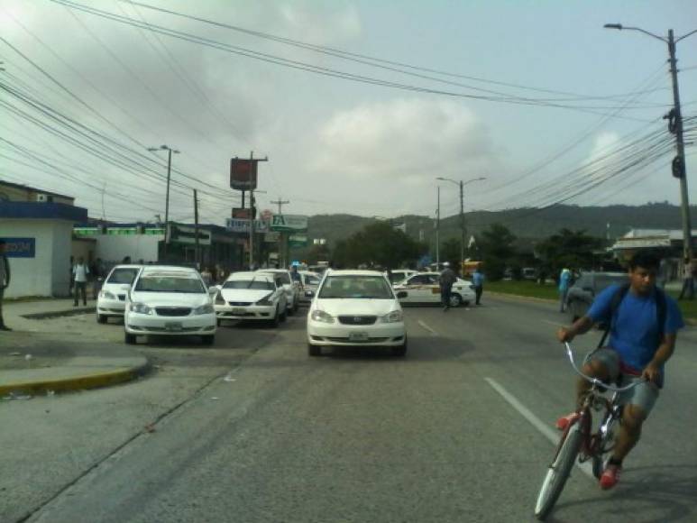 En Choloma los transportistas también bloquearon la circulación.