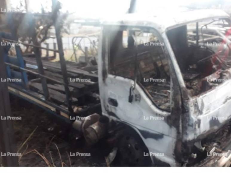 Imágenes: siniestro consumió 11 vehículos en predio de la OABI en Tegucigalpa