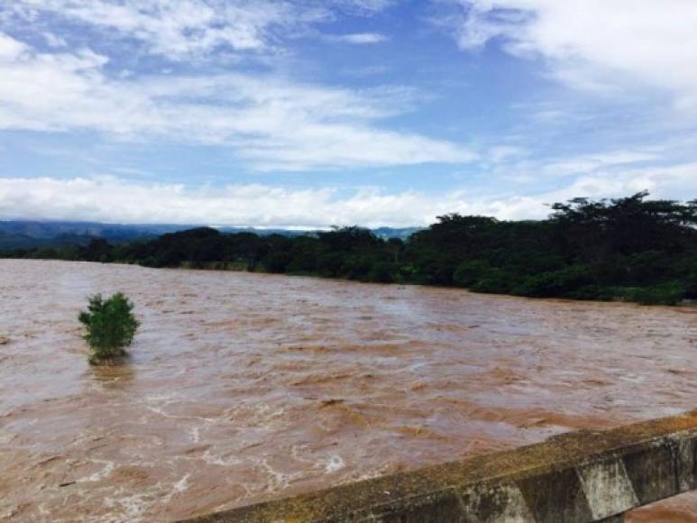 Las autoridades pronostican lluvias para este fin de semana que pueden agravar la situación en la comunidad de Yoro.