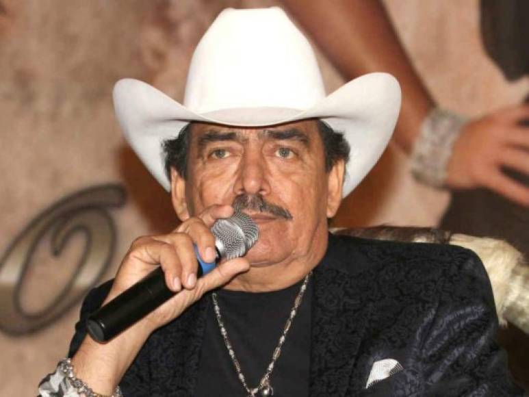 El cantautor Joan Sebastian perdió la batalla contra el cáncer el 13 de julio de 2015.