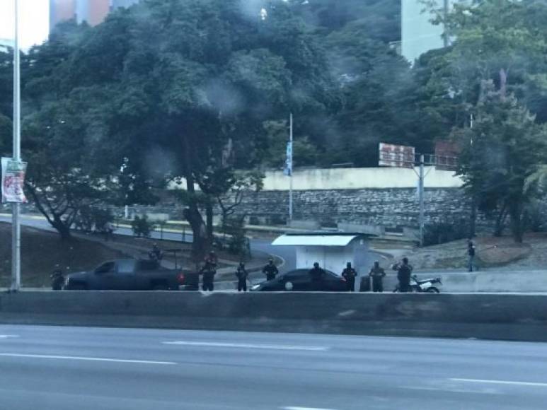 Fuerzas de seguridad rodean la residencia de Juan Guaidó