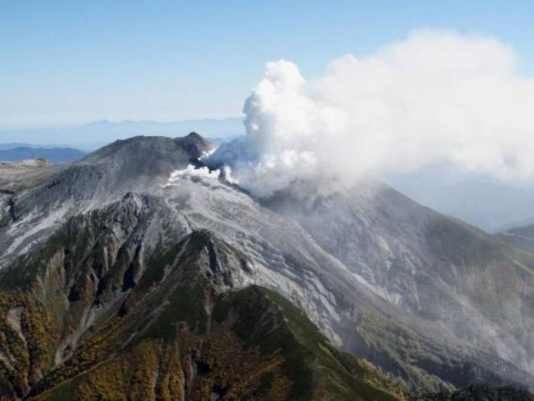 Kirishima, otro de los volcanes más activos de Japón, permanece en un nivel de alerta por erupción elevado.
