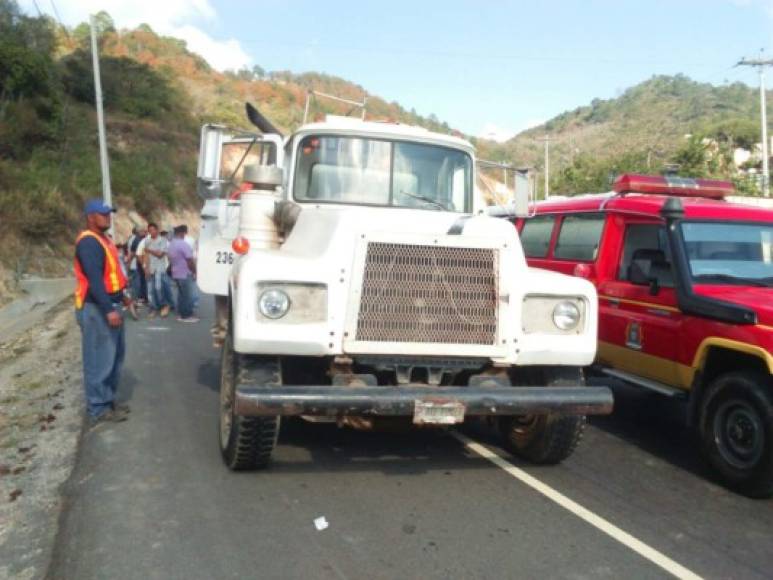 El accidente vial se registró exactamente en la zona de El Durazno cuando un bus rapidito impactó contra un camión.
