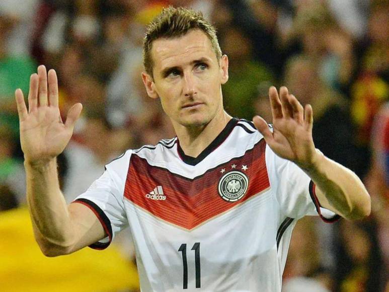 El alemán Miroslav Klose es el máximo goleador de los mundiales. Anotó 16 goles en tres mundiales (2002, 2006, 2010 y 2014).