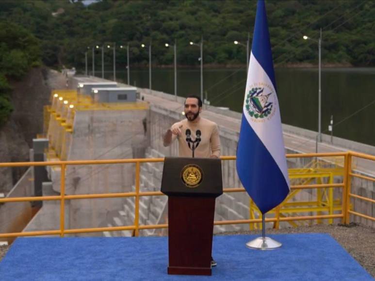 El presidente salvadoreño Nayib Bukele inauguró este jueves una nueva represa hidroeléctrica, para solventar la crisis energética en el país.