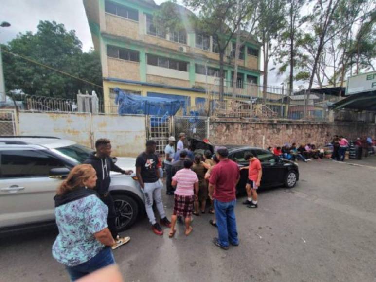 Quioto entregó tamales en el Hospital Escuela de Tegucigalpa.