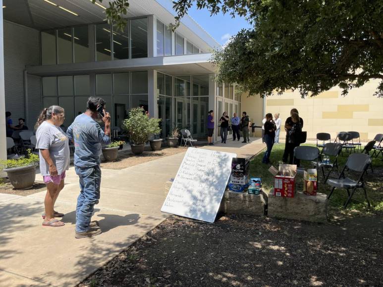 Pánico y caos en escuela de Texas tras tiroteo que dejó 16 muertos