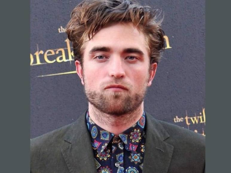 Robert Pattinson no es la excepción y es que sus compañeros de rodaje se quejaron.