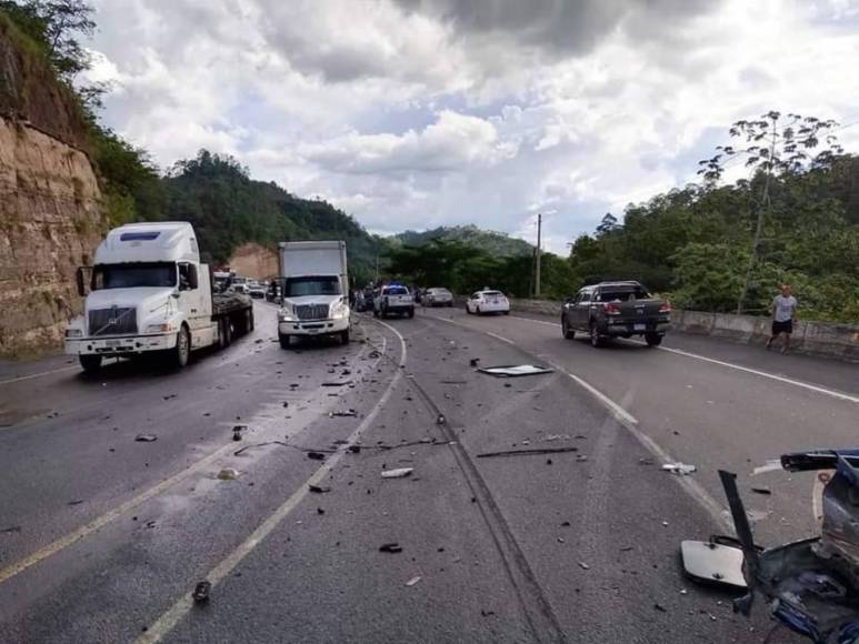El lamentable accidente ocurrió en el tramo carretero entre Tegucigalpa y Comayagua, en el kilómetro 54, en el sector conocido como Las Mercedes, de la Villa de San Antonio. 