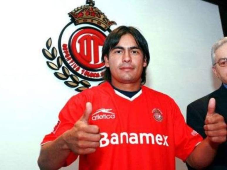 Manuel Maciel - El delantero chileno llegó al Toluca en 2008, pero se fue ese mismo año. Disputó apenas 12 partidos con el conjunto mexicano. Actualmente está en el Sportivo San Lorenzo de Paraguay.