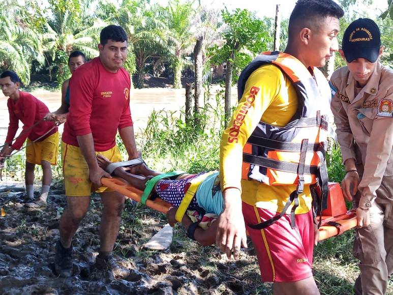 El Cuerpo de Bomberos realizó ayer la evacuación de un hombre de 74 años de edad que estaba deshidratado y presentaba politraumatismo.