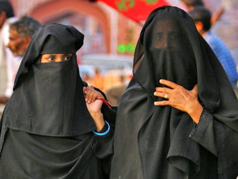 5 - La legislación iraní prohíbe a las mujeres mostrarse en público sin llevar velo.