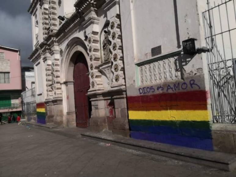 La ciudadanía en Tegucigalpa condenan mediante las redes sociales que expresen su sentir y pensar con patrimonios culturales del país.