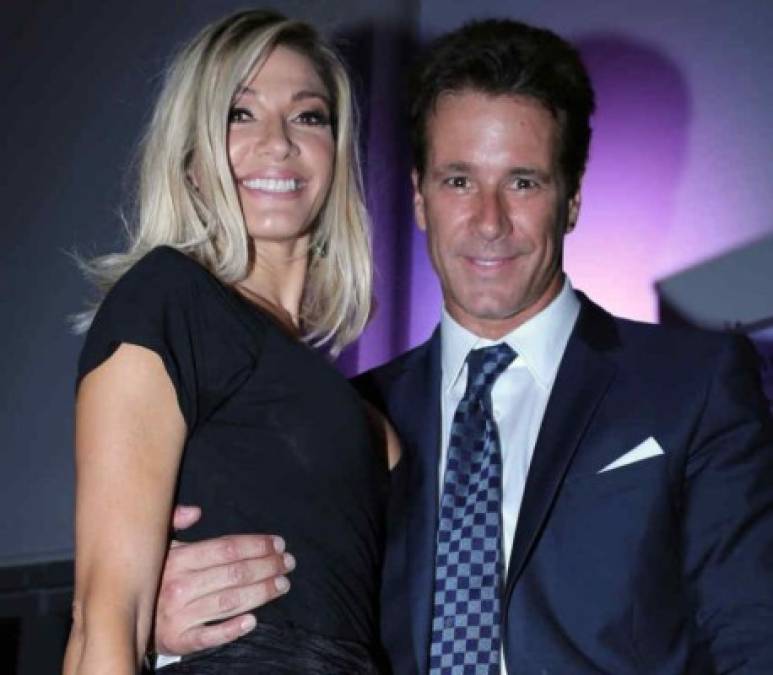 Fernando Carrillo se ha casado una vez en su vida. El actor contrajo matrimonio en con la actriz venezolana Catherine Fulop en 1990, pero la relación terminó en divorcio en 1994.<br/><br/>