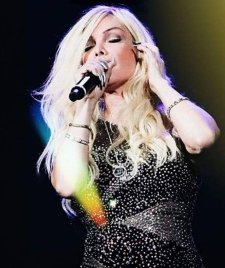 La controversia ha vuelto a la luz pública y es que la intérprete de 'Sola con mi soledad' utilizó una foto de Marco Antonio Solís en sus últimos conciertos.