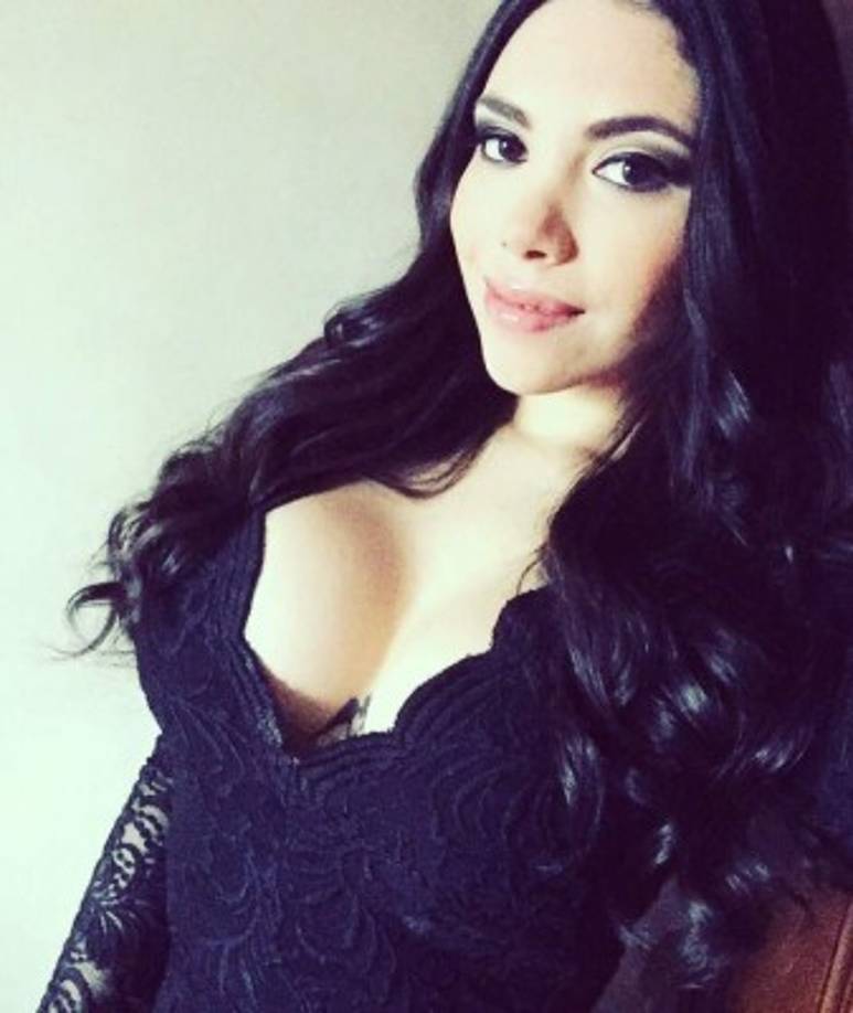 Claudia Guajardo no tuvo problemas para complacer a sus compañeros del programa .