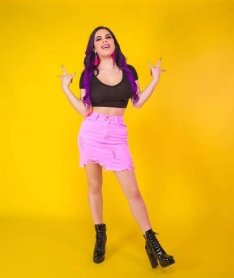 A Liz siempre le gusta generar polémica en sus redes sociales y esta vez lo volvió a hacer luego de publicar unas fotos de ella al natural.