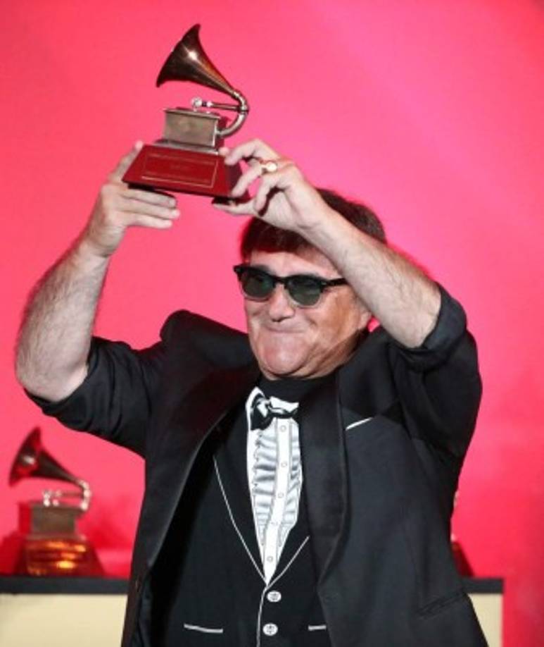 José Cid recibió el premio Grammy Latino a la Excelencia en una gala celebrada en Las Vegas, Nevada.