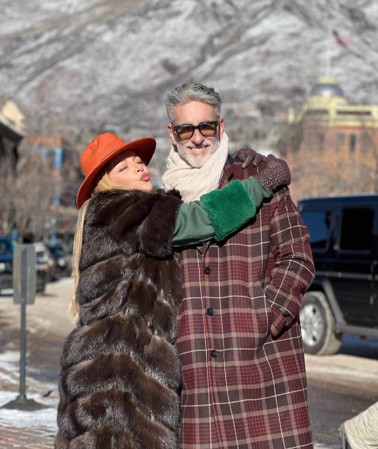 Desde hace un tiempo el actor viene sometiéndose a una serie de retoques para lograr tener “un aspecto más juvenil”. Su esposa, Catherine Siachoque ha demostrado su felicidad con la transformación que ha logrado.