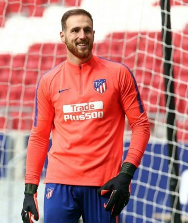 Jan Oblak es uno de los mejores porteros del momento en Europa y los grandes equipos lo saben. Dos de ellos, el Manchester United y el Chelsea han mostrado interés en hacerse con los servicios del portero esloveno pero el Atlético de Madrid no se lo pondrá fácil. Según recoge el Daily Mail, el equipo colchonero solo lo dejará al arquero marchar si pagan su cláusula de rescisión de 120 millones de euros.