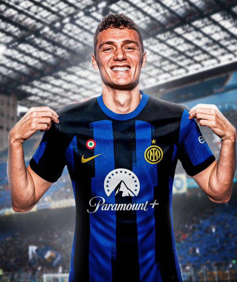 Fabrizio Romano ya da por hecho el fichaje de Benjamin Pavard por el Inter. El defensa francés recalará en la Serie A a cambio de 30 millones de euros más 2 en variables.