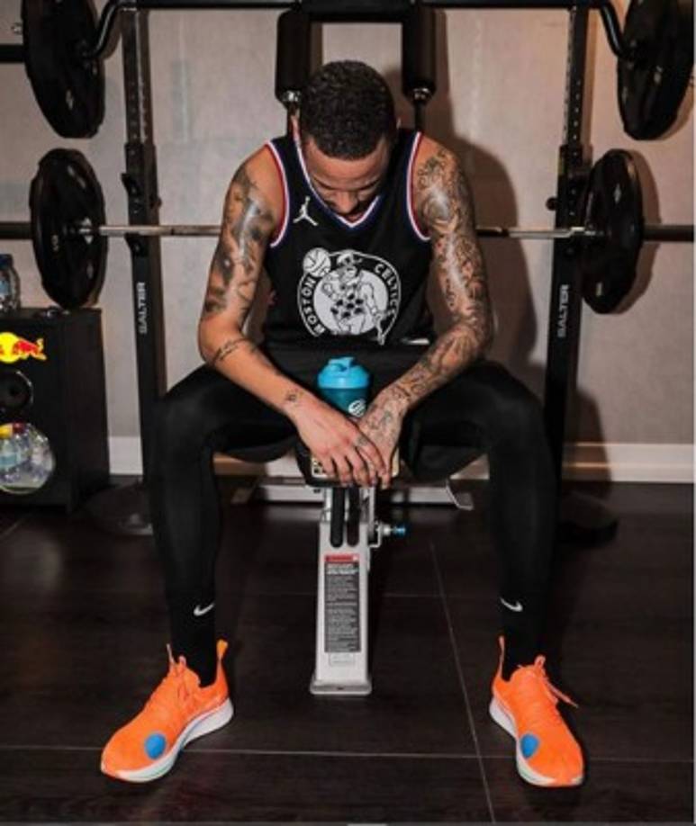 La situación también preocupa a su club, el PSG, donde ya habían manifestado su descontento cuando el futbolista decidió irse a su país. Ahora además temen que el delantero no cumpla con los cuidados para evitar el coronavirus y tampoco saben si podrá regresar con normalidad a París cuando sea necesario.