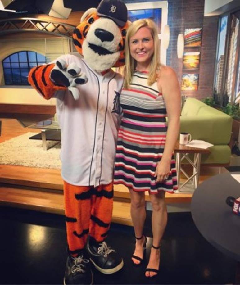 En octubre, la presentadora concluyó la carrera de dos títulos en meteorología.