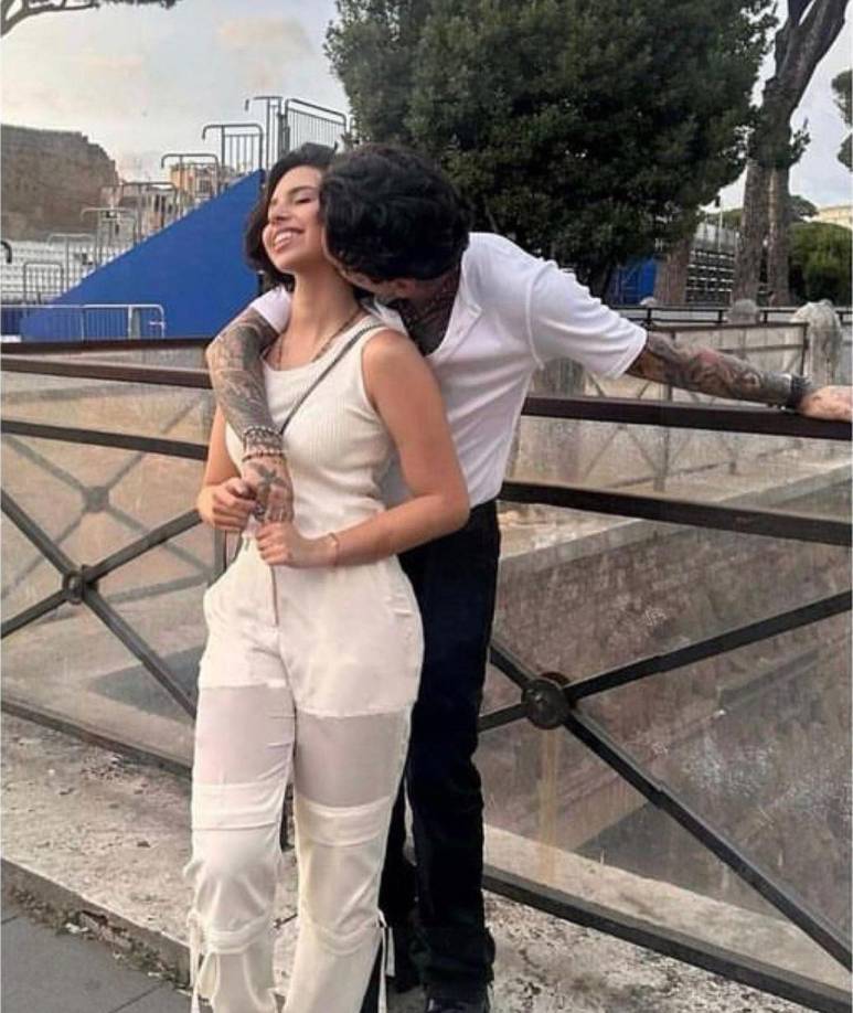 Y es que tras el anuncio público de su noviazgo con el también cantante, Christian Nodal, Ángela Aguilar ha recibido miles de comentarios divididos en sus redes sociales en los que la apoyan y no apoyan en esta nueva etapa de sus vida de relación amorosa.