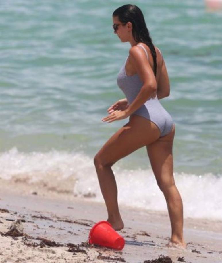 La modelo y actriz francesa es un encanto y está considerada como una de las esposas más hermosas de futbolistas.