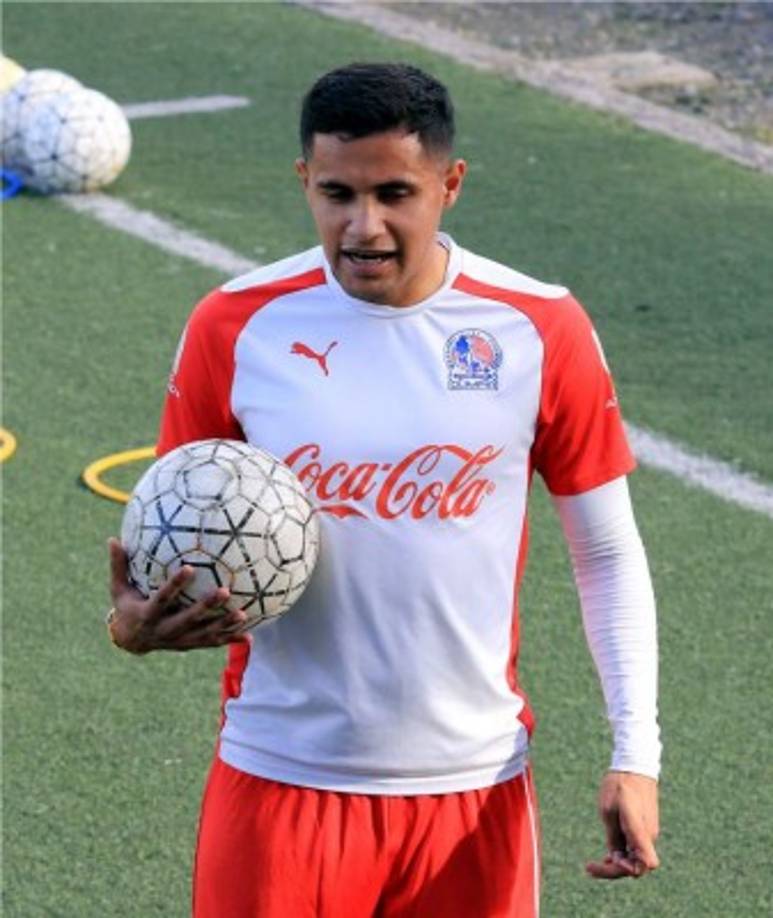 Roger Rojas decidió rescindir el contrato con el equipo Cimarrones de México (solo hizo un gol) y vuelve al Olimpia. El delantero hondureño tiene un año de contrato vigente con los albos.