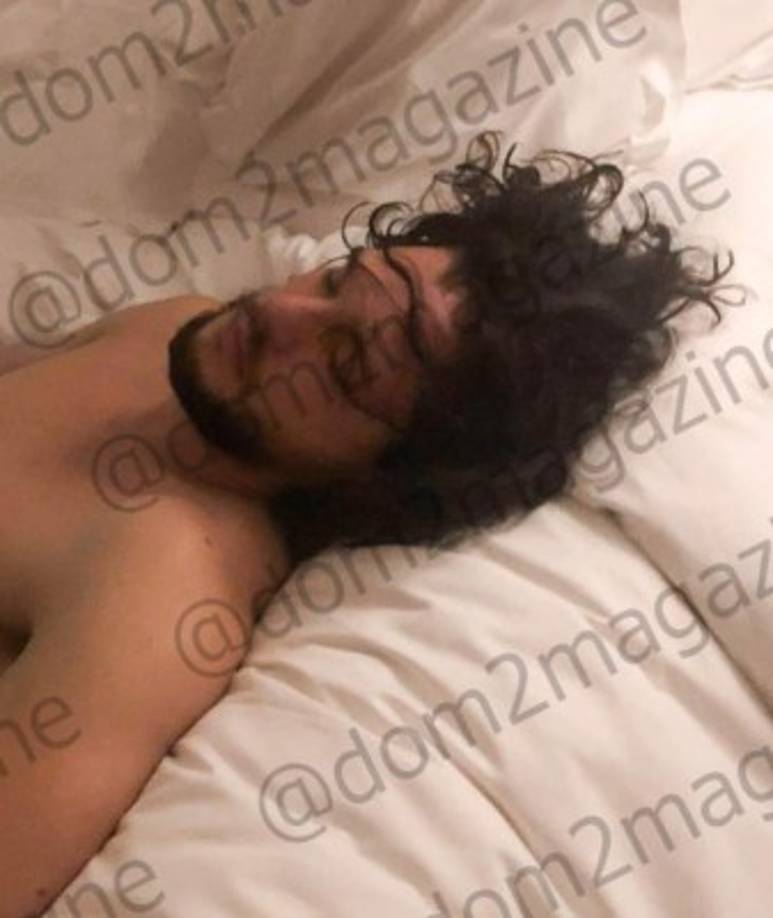 “Nos conocimos en Luxemburgo. Vi muchas películas y programas de televisión con Kit, por supuesto, sabía sobre este el actor. Me complació mucho comunicarme personalmente con el intérprete del papel de Jon Snow. De alguna manera nos llevamos de inmediato, y rápidamente nos acostamos.', detalla al portal ruso.