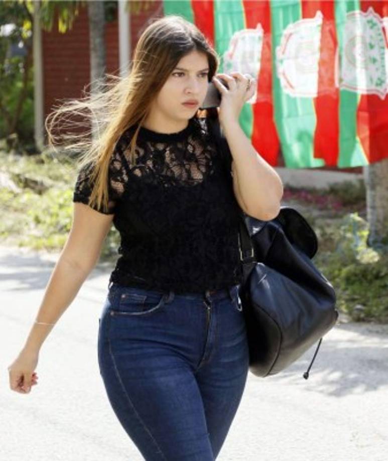 Esta espectacular aficionada llegando al estadio Yankel Rosenthal.