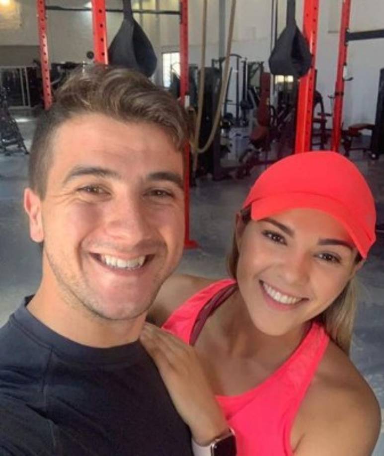 La joven tiene un proyecto llamado 'Programa Imagen Personal Poderosa', en el que las mujeres se inscriben pagando con un valor para recibir charlas de estilo y belleza con la pastora.