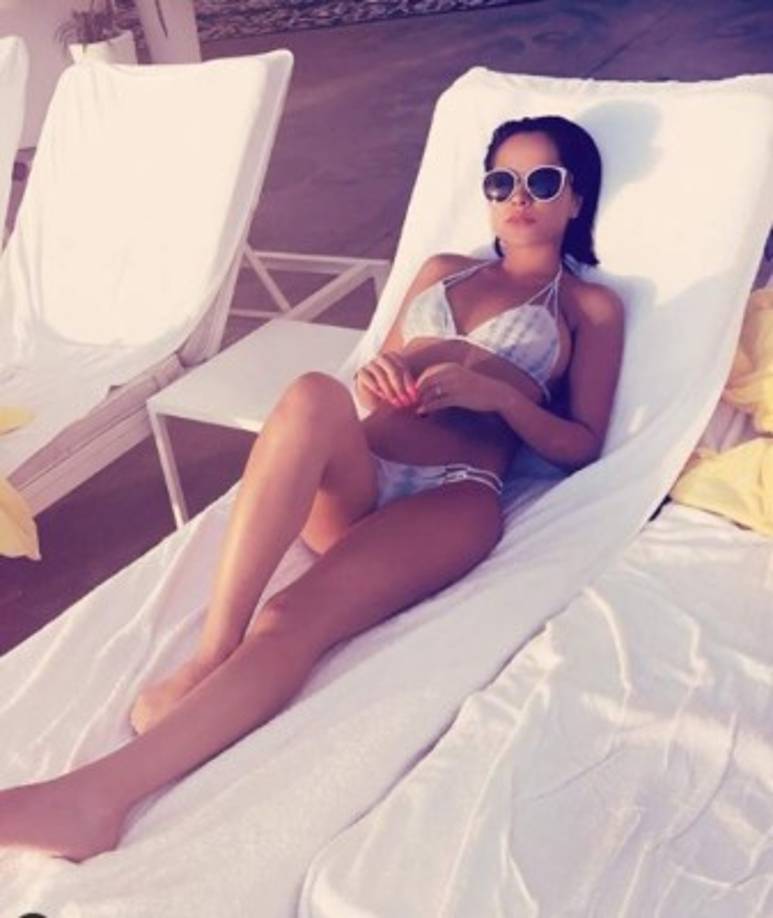 <br/>17. Por sus vídeos se puede llegar a tener la idea errónea de que es muy fiestera, pero realmente ha confesado que es todo lo contrario pues es más tranquila de lo que podría llegar a pensar la gente, pero le divierte la idea de que pueda convertirse en personajes diferentes en cada video musical.