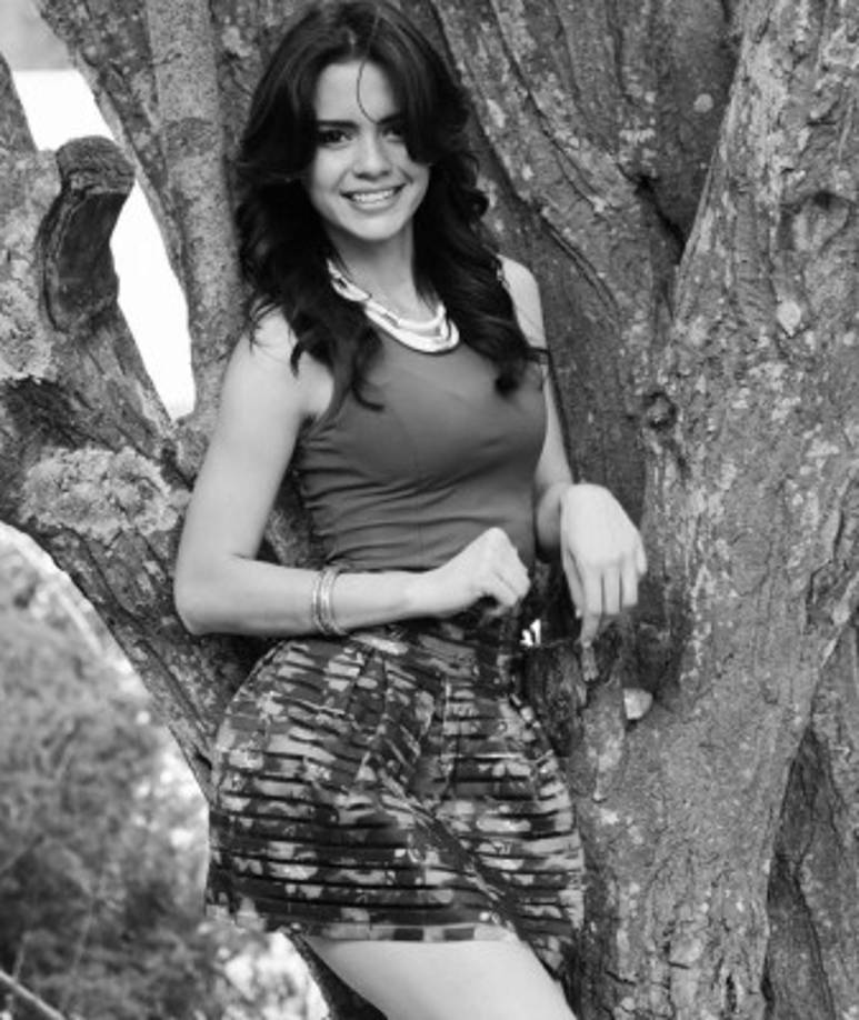 Fany sueña con convertirse en una gran periodista y salir adelante en el mundo tan competitivo de los medios de comunicación.