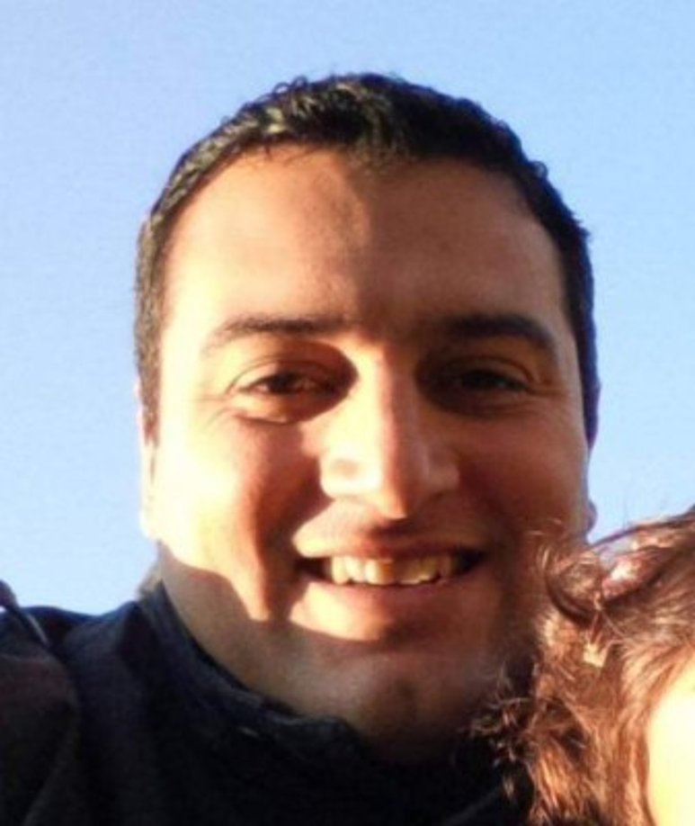 Fernando Vicente Villarreal fue teniente de navío. Vivía en Mar del Plata con su esposa e hija, y tenía 28 años.<br/><br/>